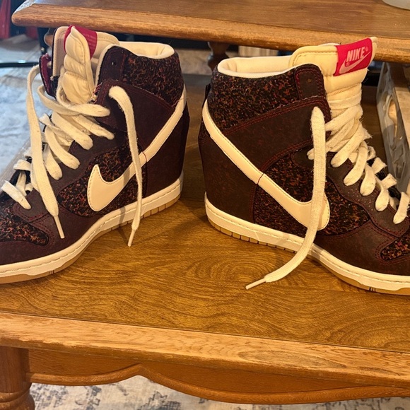 Nike High-Top Sneakers in Maroon and Cream - Picture 3 of 7